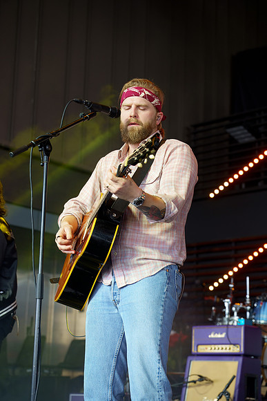 DSC02081-topaz-rawdenoise-sharpen-face