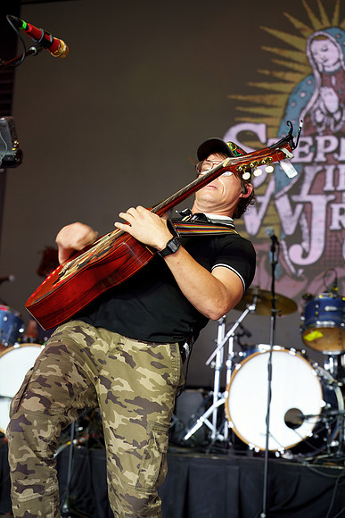 DSC01602-topaz-rawdenoise-sharpen-face
