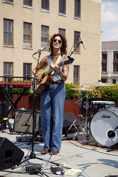 DSC02992texasmusicoffice-rawdenoise-sharpen-face