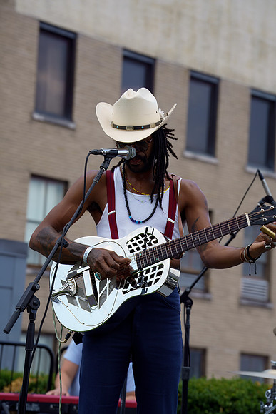 DSC03385texasmusicoffice-rawdenoise-sharpen