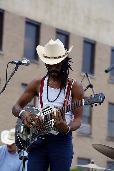 DSC03413texasmusicoffice-rawdenoise-sharpen-face