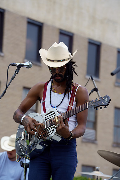 DSC03414texasmusicoffice-rawdenoise-sharpen-face