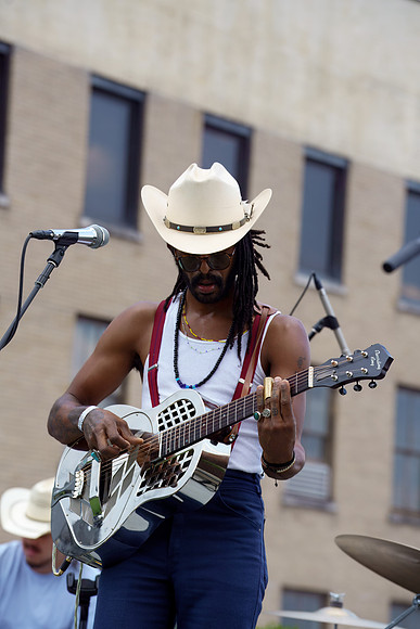 DSC03416texasmusicoffice-rawdenoise-sharpen-face