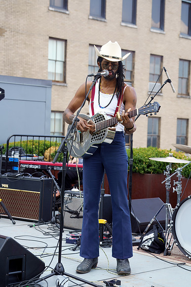 DSC03421texasmusicoffice-rawdenoise-sharpen-face