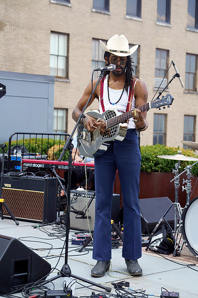 DSC03434texasmusicoffice-rawdenoise-sharpen-face