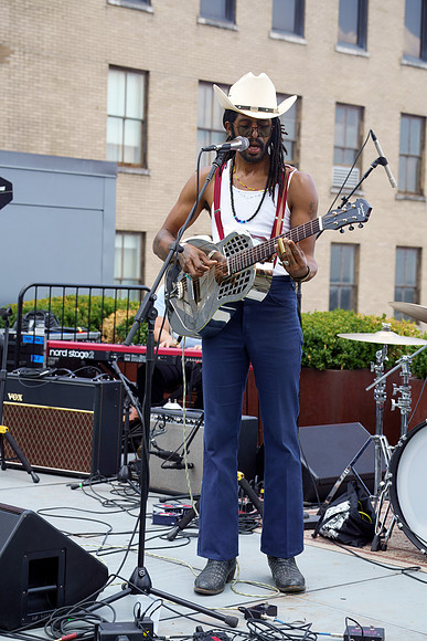 DSC03435texasmusicoffice-rawdenoise-sharpen-face