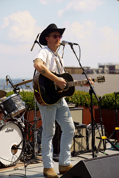 DSC03586texasmusicoffice-rawdenoise-sharpen-face