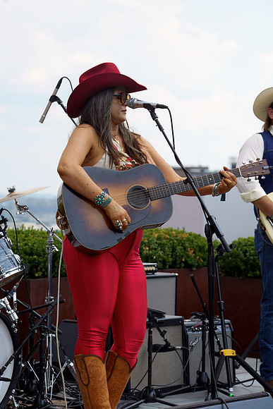 DSC04224texasmusicoffice-rawdenoise-sharpen