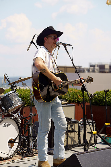 DSC03589texasmusicoffice-rawdenoise-sharpen-face