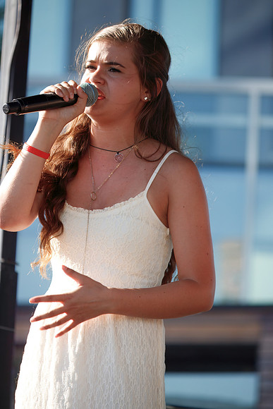 IMG_0036IdolsTysonsPlaza-rawdenoise-sharpen-face