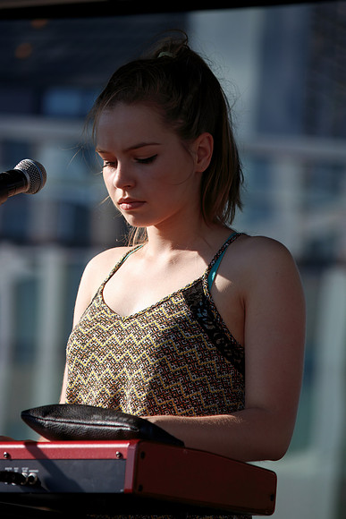 IMG_0042IdolsTysonsPlaza-rawdenoise-sharpen-face