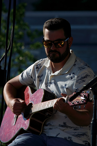 IMG_0043IdolsTysonsPlaza-rawdenoise-sharpen-face