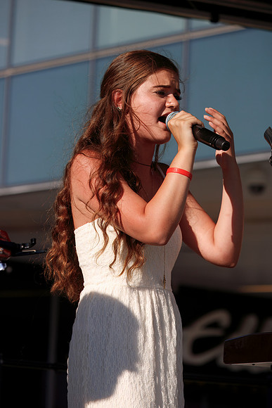 IMG_0048IdolsTysonsPlaza-rawdenoise-sharpen-face