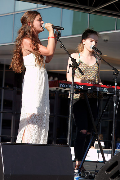 IMG_0050IdolsTysonsPlaza-rawdenoise-sharpen-face