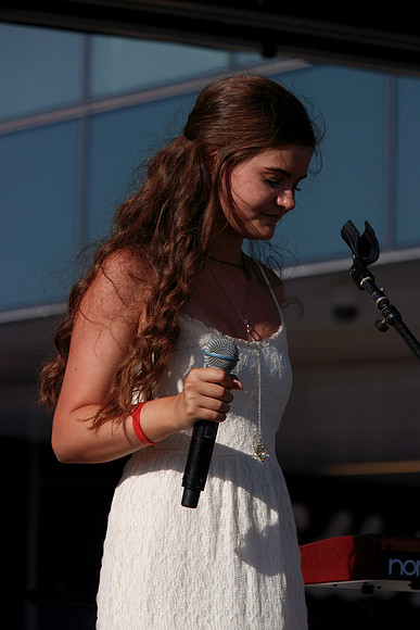 IMG_0053IdolsTysonsPlaza-rawdenoise-sharpen-face