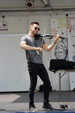 SON09489