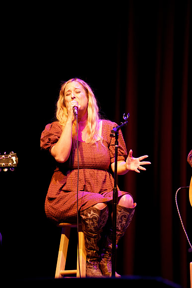 Nashville showDSC04977-rawdenoise-sharpen-face