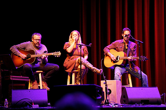 Nashville showDSC07131-rawdenoise-face