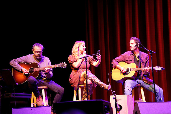Nashville showDSC07196-rawdenoise-face