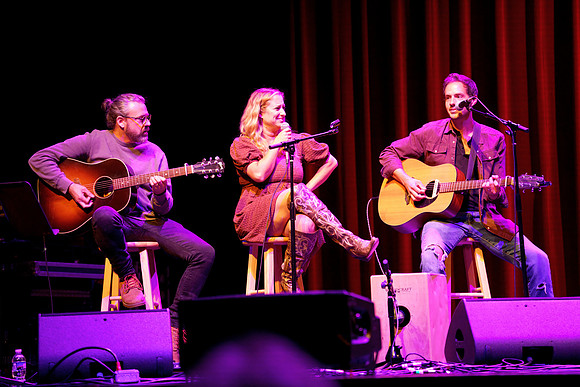 Nashville showDSC07218-rawdenoise-face