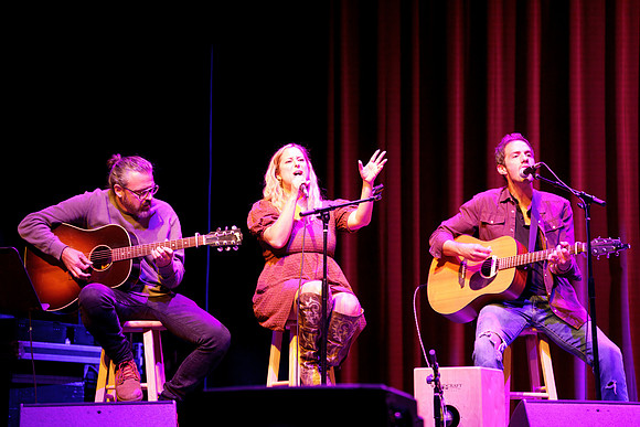 Nashville showDSC07397-2-rawdenoise-face