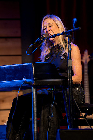 30TDSC02909-topaz